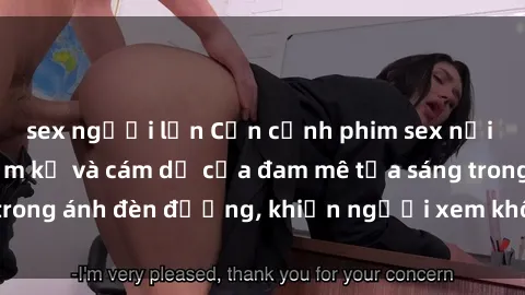 sex người lớn Cận cảnh phim sex nơi công cộng: Sự cấm kỵ và cám dỗ của đam mê tỏa sáng trong ánh đèn đường, khiến người xem không thể rời mắt.